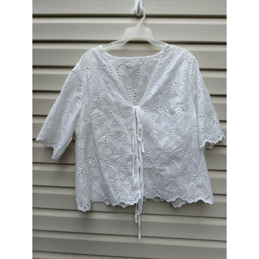 SHEIN Curve White Eyelet Lace Tie Front Blouse Top Women’s 1X Boho - Picture 2 of 5